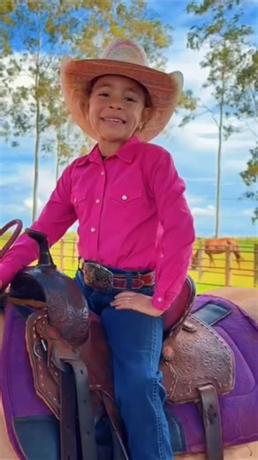 Rancho Pacahu on Instagram: "Presença ilustre confirmada na nossa prova de tambor, dia 17/01. A Mini Boiadeira, Heloísa Nicoletti, já mandou o recado e espera todos vocês lá!"