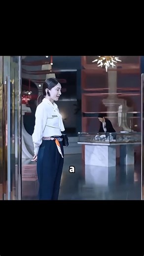 Animated Frames on Instagram: "电影制作人利用先进的电子动画技术将《五夜后宫》(FNAF) 中的角色变为了现实。这些机器人不仅仅是电影道具，而是由著名的吉姆·汉森怪物商店（Jim Henson’s Creature Shop）打造的复杂机械实体。每个角色内部都装有精密的水压和伺服电机系统，能够模拟人类的动作和细微的面部表情。 与完全依赖 CGI（电脑绘图）不同，导演选择使用实物模型来增强恐怖的真实感。这种电子动画技术捕捉了金属摩擦和重量感，使观众能感受到这些机器人带来的压迫感。在拍摄现场，多名操作员通过远程控制系统同步协作，一个人控制头部动作，另一个人负责眼神，这种精细的配合让弗雷迪和他的伙伴们仿佛真的拥有了灵魂。这种结合了传统手工艺与现代科技的拍摄方式，完美还原了游戏最初带给粉丝的惊悚体验。 #五夜后宫 #电影 #知识 #事实 #你知道吗 推荐 科技 创新 电影幕后 技术 恐怖游戏 热门"