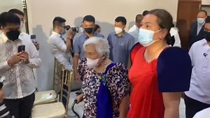 WATCH: Vice President and Education Sec. Sara Duterte, along with former Education secretary Leonor Briones, arrives in DepEd Central Office for the department’s turnover ceremony. | via Daniel Manalastas | PTV