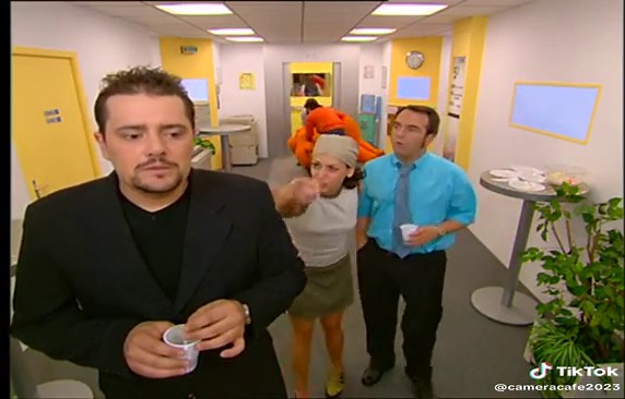 Casimir #Caméracafé #Caméra #café #drôle #vidéos #vidéoviral #TICTac #disciple #film #bureau #discuter