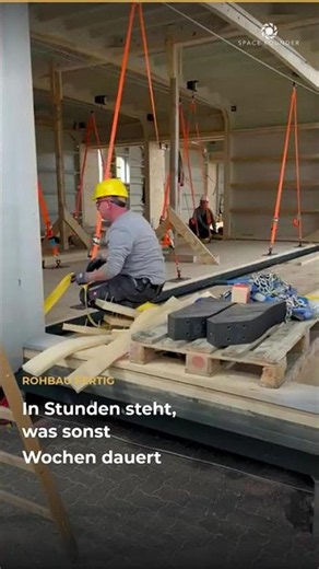 Modulhaus-Montage: Modul per Kran eingesetzt #Shorts