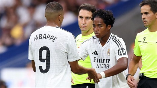 Transfer rumors, news: Chelsea face dilemma over Simons