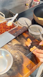 หั่นใส้กรอกแบบนี้นะ!! กินเพลินมาก 😋 #ข้าวผัด #cooking #fooddelivery #foodreview #reelsfacebook | Minigirl Khem