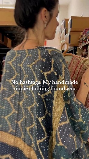 Would you wear a cosy, handmade kantha Ruana? That’s reversible? Yeah, me too! ☺️ They’re one of my favourites! If the algorithm did it’s job and you’re seeing this, hi! Welcome to our little dopamine dressing corner of the internet and make sure to say hello below! ✨ | Renew Vintage