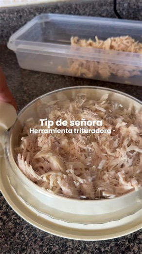 Cómo desmenuzar pollo rápido: hack de cocina fácil