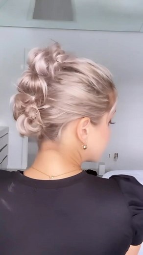 Daily Hair Tutorials 💇‍♀️ on Instagram: "So beautiful 🤩😍#shorthair Here you get amazing hair style ideas and learn simple beautiful hair styles 💓 . @katyguerralitfromwithin . #hairstyleideas #videohair #braidtutorial #hairtutorialvideo #hairvideotutorial #hairstyletutorial #braidoftheday #braidsofinstagram #hairglamvideos #tutorialhairdo #hairvideoshow #naturalhairtutorial #tutorialhair #cutehairstyles #marcbeauty #tutorialvideo #braidinglife #hairofinstgram #braidinspo #hairdecoration #hair