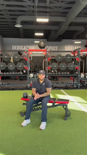 JJ, our Head Coach at D1 CDA, is demonstrating proper weighted hip thrust technique off the bench — shoulders set, ribs down, full hip extension at lockout. This movement builds true glute strength where athletes produce force for sprinting, jumping, and change of direction. 🏃🏼‍♂️Add in single-leg work to expose imbalances and improve pelvic stability so each side can generate power independently.🔥 Strong, stable hips translate directly to performance.💪🏼 • • • • • • • #d1training #train #le