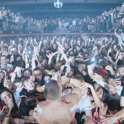 Everglades Country Club on Instagram: "ChillinIT Live at Vibes Jan 10th Get your tickets today! https://www.moshtix.com.au/v2/event/chillinit-‘all-aussie-adventures’-regional-tour-w-special-guests-outdoor-show/185651"