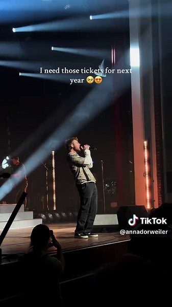 Alex Warren Live Tour Tickets and Experiences