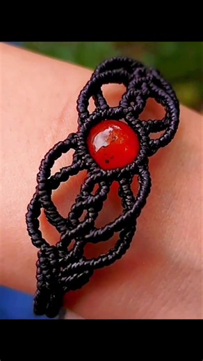 De hilo a joya en segundos 🧶🧡 Pulsera de macramé DIY #hechoamano #macrame #tutorial #handmade #diy