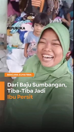 Republika Online on Instagram: "Seorang perempuan di Kabupaten Aceh Tamiang mendapatkan bantuan baju yang tak biasa. Ia menemukan satu set baju Persatuan Istri Prajurit (Persit). Persit Kartika Chandra Kirana merupakan organisasi kemasyarakatan bagi istri-istri prajurit TNI Angkatan Darat (AD). Organisasi ini bertujuan membina keluarga prajurit dari aspek mental, fisik, kesejahteraan, dan moral, serta membantu tugas suami di lingkungan TNI AD. Video Editor: Pangeran Arga Produser: Ronggo Astungk