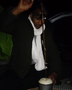 صحا فطوركم  و سهرتكم ممتعة❤️✌️ تحظير لشاي على الطريقة الصحراوية من طرف الأخ محمد من جانت. خلال إحدى سهرات تخييمنا ️ شكون فيكم يحب الشاي الصحراوى ؟ | Planet Algeria | Facebook