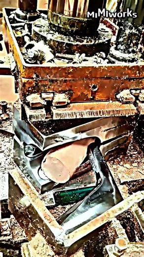 고압 압출기를 이용한 균질 세라믹 튜브 구조체 성형 절차 #worker #process #engineering #ceramics #hydraulic
