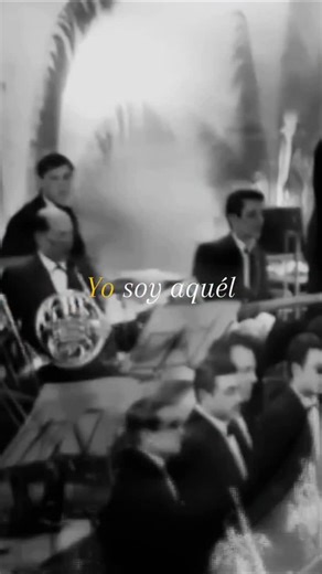 Sin un adiós on Instagram: "“Yo soy aquél” (I am the one who loves you / Dis-moi lequel) - RAPHAEL en el XI Festival de la Canción de Eurovisión (Luxemburgo, 1966) Si se repasan las listas de los discos más vendidos y de las canciones más escuchadas y populares en las emisoras de radío, 1966 tenía dos claros vencedores. Los Beatles, por una parte, y Raphael. La canción elegida, Yo soy aquél (de Manuel Alejandro, como no podía ser de otra manera), era ya un enorme éxito, y la interpretación de Ra
