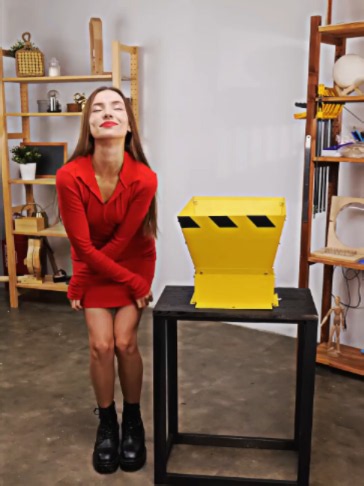DIY Spider Art: Turning an Old Dress into a Surprising Sculpture