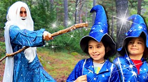 DANI y EVAN, los aprendices de mago tienen que pasar las TRES PRUEBAS del gran mago de NOVELMORE para defender VIOLET VALE de demonios y otros enemigos, en este video PATROCINADO por PLAYMOBIL, en el que aparecen la torre del mago, el portal del demonio, el mago de las plantas, el vehiculo de captura de demonios, y el mago del aire. #AD Nuestros Libros!! ENTRENADORES DE DINOSAURIOS ➡️ https://amzn.to/39sMxeA LA ISLA DE LOS PTEROSAURIOS ➡️ https://amzn.to/3iTBlcQ EL SECRETO DE LOS DINOSAURIOS ➡️ 