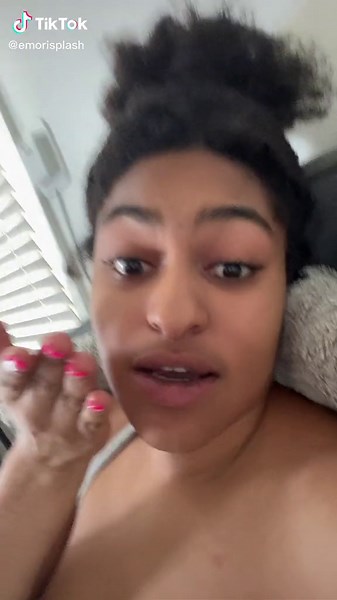 Emori Splash Vlogs and Sweatshirt Review