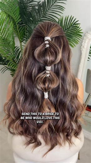 Half-up, half-down with a twist ✨ Soft waves, volume, lace & a modern bridal vibe 💫 Perfect for brides who love classic contemporary styles 💌 Tag someone who’d love this hairstyle! #bridalhairstyle #bridalhairstylist #torontohairstylist #destinationwedding #bridalmakeupartist
