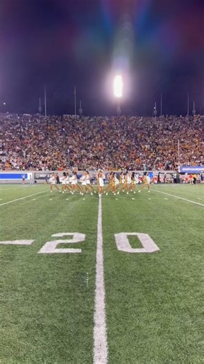 We can’t wait to be back out on the field next weekend! Until then, here’s one of our favorite performances from this season🤠✨💙 Choreo: UDA #gobears #danceteam #cal