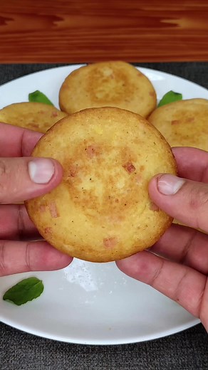 Deliciosas tortitas de papa con queso y jamón