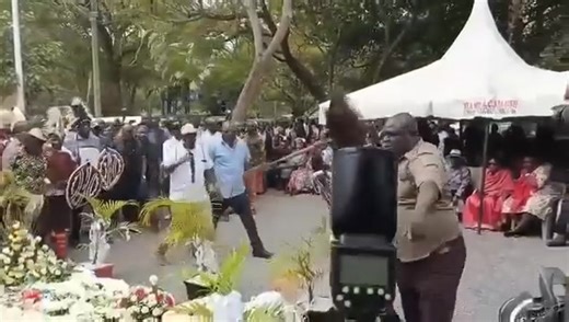 1.2K views | Genzs won't comprehend this, watasema hii ni uganga inafanyiwa kwa kaburi ya Raila. Mila na desturi mlizipeleka wapi? | Othaya yetu | Facebook