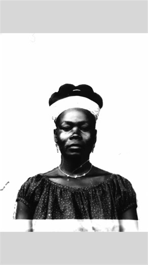 Image of Beautiful African ladies taken in today Ghana 🇬🇭 around 1885- 1889 #Africa #women | Typical African