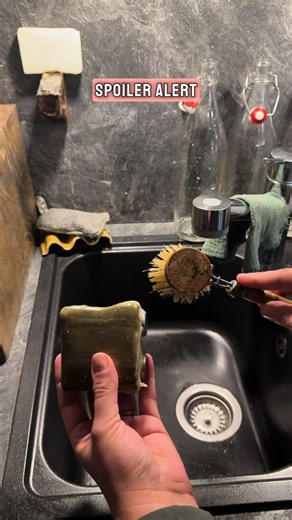 Et toi tu en penses quoi dis moi ?! 🤔 ➡️ Choisi la prochaine vidéo 😉[question pour toi à la fin de la vidéo] ➡️ Le message aujourd’hui c’est que si tu es ici, sur mon compte tu vas y trouver du partage bienveillant d’alternatives qui font la différence sans t’encombrer, sans t’appauvrir ! J’ai testé des centaines de recettes et de produits et maintenant je tiens une routine simple, efficace, une pépite 👌 ➡️ Allégement de la charge mentale, argent qui va pour des occupations plus sympathiques,