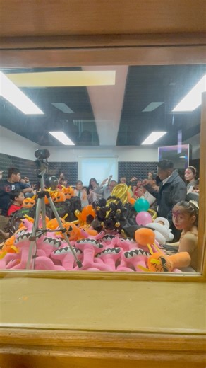 La cumbia de los trapos se entonó a todo pulmón en las instalaciones de La Nueva Bestia 🤩 DEJANDO HUELLA 🐾 | La B Grupera