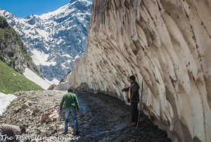 Crossing the Sach Pass: All You Need To Know | The Travelling Slacker