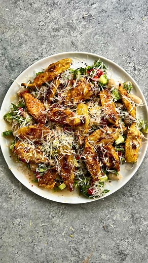 CRISPY PARMESAN ARTICHOKE SALAD WITH LEMON CAPER DRESSING! This is one of my favorite dressings and yours!!! It has many uses and this is the third one I’ve shared—these CRISPY artichokes are freaking delicious 🤤 10/10! If you love my recipes—sign up for my weekly E-book series. Link in bio • • For the artichokes: 1 14-oz can or jar artichoke hearts, quarters or halves 2 tbsp cornstarch 2 tbsp olive oil 1/4 tsp salt 1/2 tsp onion powder 1/2 tsp garlic powder 1/2 tsp paprika 1/3 cup freshly grat