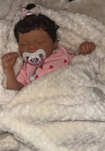 Baby Mia Awakens: A Realistic Reborn Doll Experience