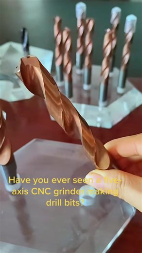 There are many steps in the production of drill bits, including material selection, external cylindrical processing, grooving, edge cleaning, drill tip grinding, polishing and coating to finished products.#hardwaretools #drill #tungstencarbidedrillbitbit#CNC tungstensteeldrillbit#CNC internallycooledtungstensteeldrill bits