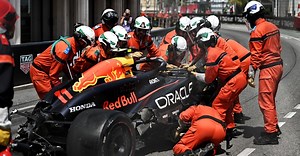 Záběry odhalují hrůzu nehody Formule 1 očima pilota. Bouraly tři vozy, Pérez monopost zcela zničil