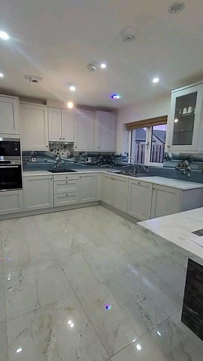 😍🤩😍 Kitchen glass splashback installed. 1000s Designs to choose 😍🤩😍 #kichen #glass #designs #splashback #tilesdesign #3dsplash | 3D Splashbacks