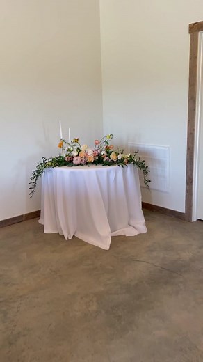 How to build a gorgeous cake table design. #weddingcake #weddingflowers #caketable #weddingvenue #fyp #weddingdesign #howto #cakeflowers #arkansasbride #oklahomabride #missouribride