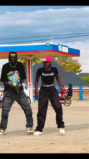 We are born to dance to all the 64 tribe of south sudan Any music any language Brizzy X Snaira #goviral #dancers #blowup Atem Dolla Zyno Bwoy IQ Amanda Ssd John Frog | Brizzy De Dancer