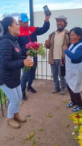 7.7K views · 240 reactions | Mi pasión por la música es uno de mis grandes amores. Con la gente de Cusco Cont: 942 850 607 Syz producciones. | Karina Lujan La Diosa Huanuqueña | Facebook