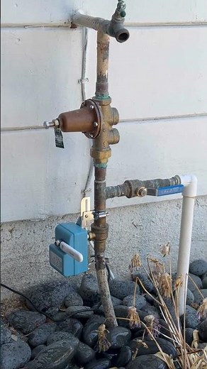 Installing an automatic water shut off on the main! #plumbinglife