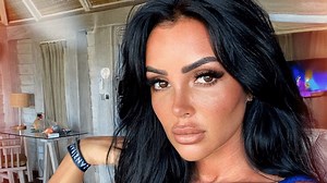 Fidji Ruiz : Critiquée pour ses retouches, une nouvelle photo fait le buzz !