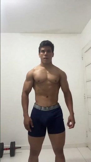 Rapaz sarado de cueca box