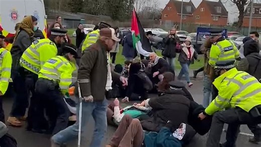 Police detain hunger strike aid protesters at HMP Bronzefield