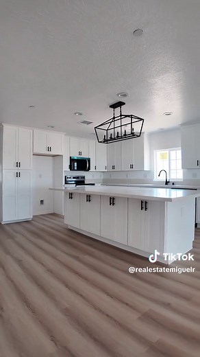 Beautiful 4-Bedroom Home on 2 Acres in Apple Valley