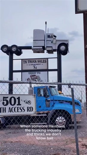 From 1981 Diamond Reo’s to 2023 Peterbilts and chrome for everything in-between, we know ball! #diamondreo #peterbilt #mack #kenworth #international #volvo #freightliner | TN-Truck Sales