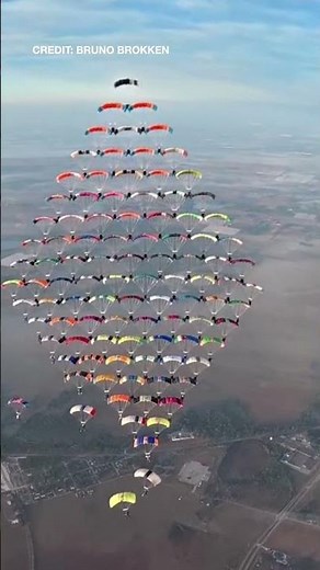104 Skydivers Broke 18-year-old World Record in Lake Wales