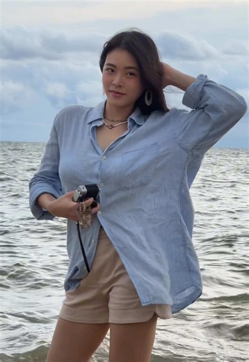 @smallroommusic ถึงแล้วนะ ตามพี่มาได้เลยจ้า วันที่ 4 เมษา นาจอมเทียน #25ปีsmallroomholidayparty #smallroommusic