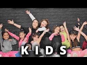 Niñas bailando Reggaeton - By Dance is convey