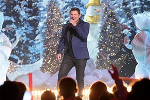 Nick Lachey gets into the holiday spirit and Rita Ora returns in exclusive 'Masked Singer' clip