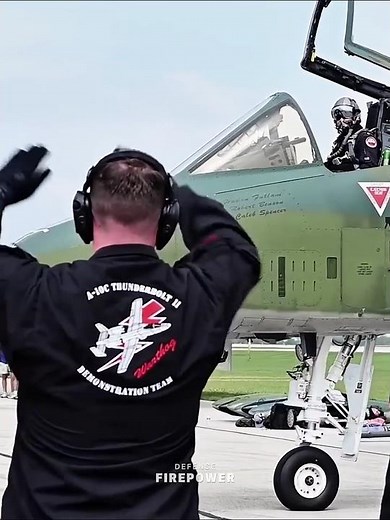This Airshow Display by A 10C Thunderbolt II Is Not What You Expect