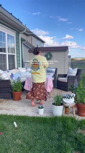 only 8 more fridays until the first day of spring 🕊️🌷💫 #spring #springiscoming #dontworry #comfort