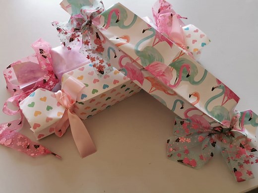 Voici comment emballer un cadeau en forme de bonbon, pour des paquets uniques à Noël ou à un anniversaire